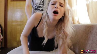Блондинка после минета отдалась парню и получила кремпай