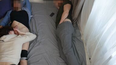 Куколд позволил жене отсосать другому перед сексом