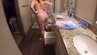 Милфа спалила соседа за подглядыванием и отдалась в киску раком