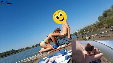 Молодая блонда отсосала мужу во время рыбалки