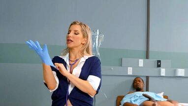 Ashley Fires красиво дрочит Исайе Максвеллу в видео от первого лица