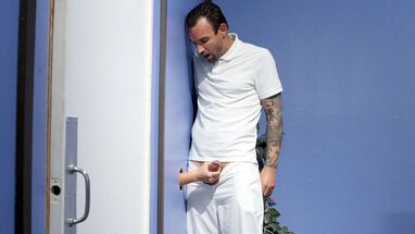 Кристина Шеннон дрочит Алексею Легенду через дыру в стене