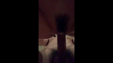 Муж жестко трахнул волосатую киску жены в позе раком и снял домашнее порно