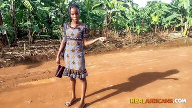 Негр приехал из Америки в Африку чтобы устроить пикап местной негритянке