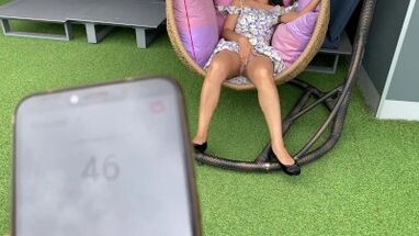 Ненасытная девушка сыкнула от длительной мастурбации