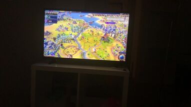 Парень оттрахал киску стройной брюнетки, не дав ей поспать