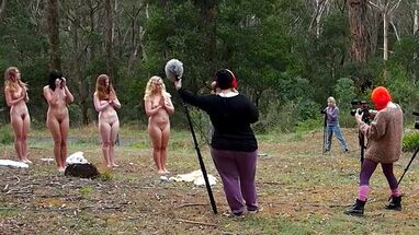 Студентки пошли в турпоход, где их заставили раздеться наголо