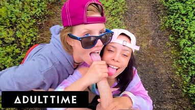 ЖМЖ секс с подругами в одиноком поле