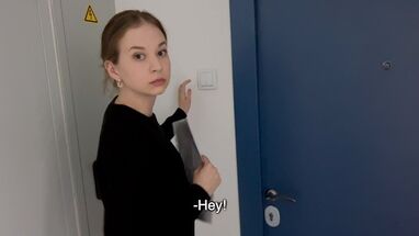 Уговорил на секс с минетом молодую соседку